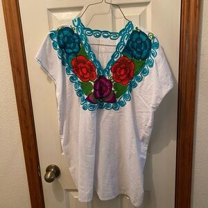 Women’s med. embroidered top